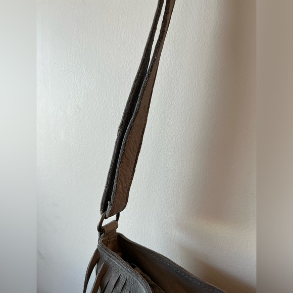 Cut n’ Paste Leather Gray Crossbody Bag with Fringe - Picture 3 of 15